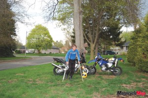 Clinton on crutches 032